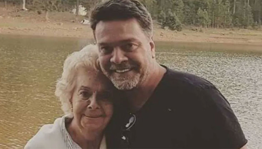 Beyazıt Öztürkten annesinin sağlık durumuyla ilgili açıklama