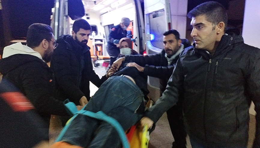 Kendisine uyaran başkomisere minibüsle çarpıp kaçtı