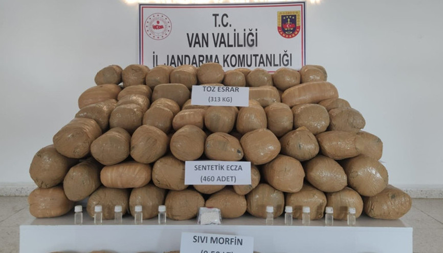 Son dakika... Bakan Soylu duyurdu: Vanda 313 kilogram toz esrar ele geçirildi