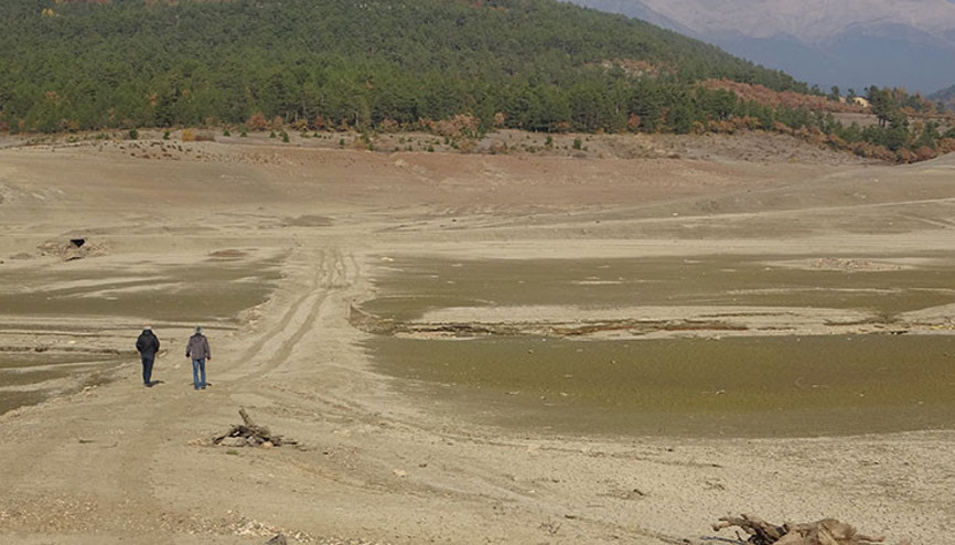 Bursada kuraklık alarmı Nilüfer Barajı tamamen kurudu, 50 günlük su kaldı