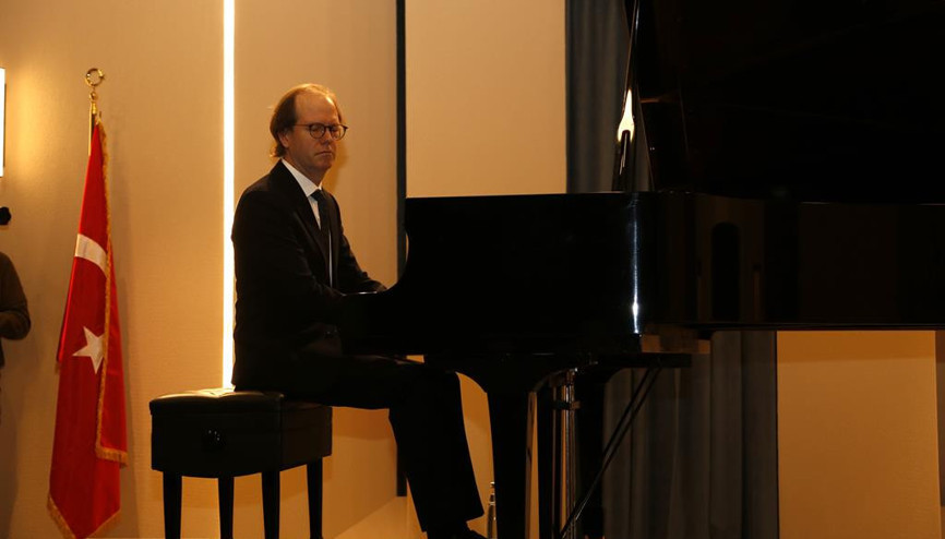 Halk ezgilerine caz yorum