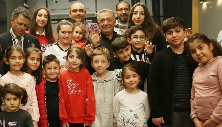 Beşiktaş Başkanı Ahmet Nur Çebi, Ankara’dan gelen şehit aileleriyle buluştu