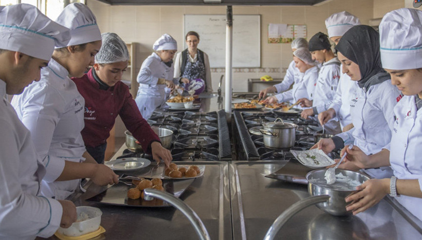 Meslek liselerinden ekonomiye 1.6 milyon katkı Meslek liselerinden ekonomiye 1.6 milyon katkı