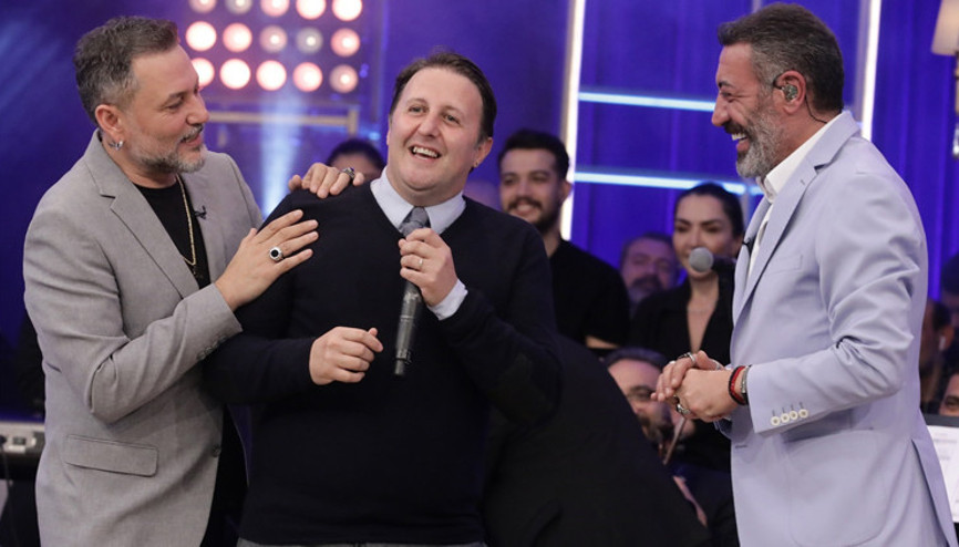 Şarkılar Bizi Söyler’de eğlenceli İlker Ayrık oyunları…