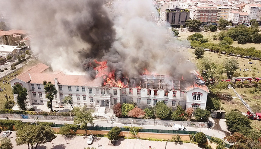 Meçhul yangın: Balıklı Rum Hastanesi’ndeki alevlere takipsizlik Meçhul yangın: Balıklı Rum Hastanesi’ndeki alevlere takipsizlik
