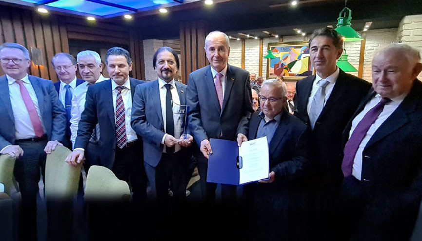 Vali Bauer’e TİAD Türk-Alman Diyalog Ödülü verdi Vali Bauer’e TİAD Türk-Alman Diyalog Ödülü verdi