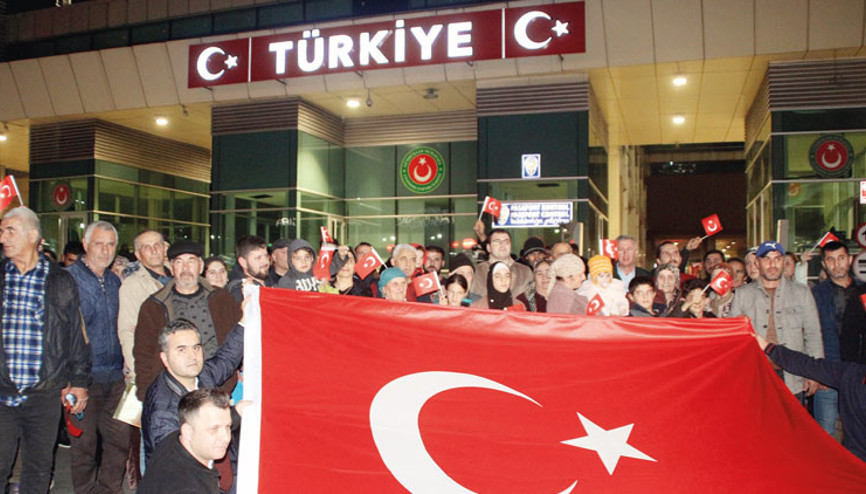 Savaş yorgunu Herson’dan Türkiye’ye tahliye... 88 Ahıska Türkü Artvin’e ulaştı Savaş yorgunu Herson’dan Türkiye’ye tahliye... 88 Ahıska Türkü Artvin’e ulaştı