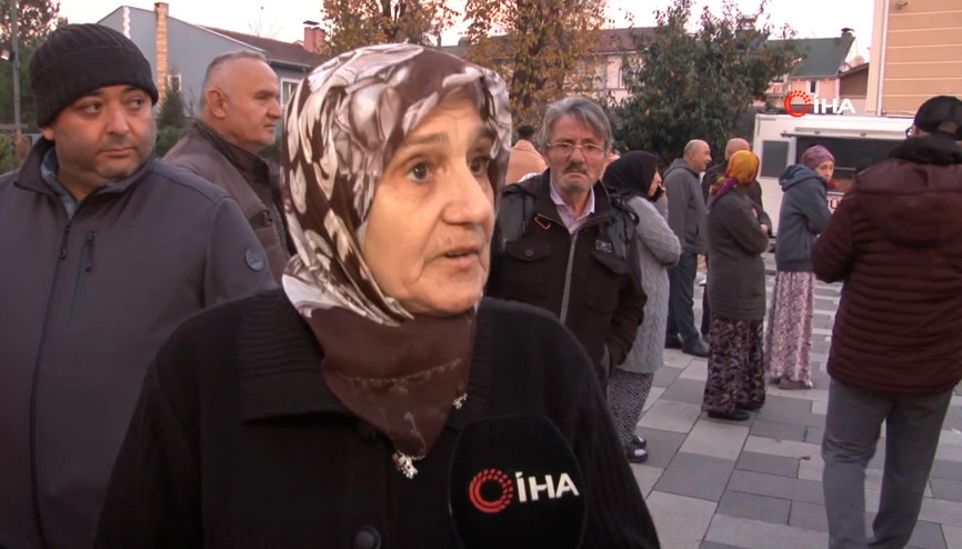 Depremi yaşayan vatandaş: Kapıyı bulamadığım için camdan atlamak zorunda kaldım