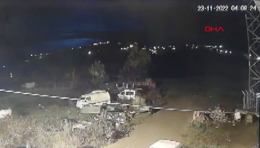 Zonguldakta deprem anındaki ışık patlaması güvenlik kamerasında