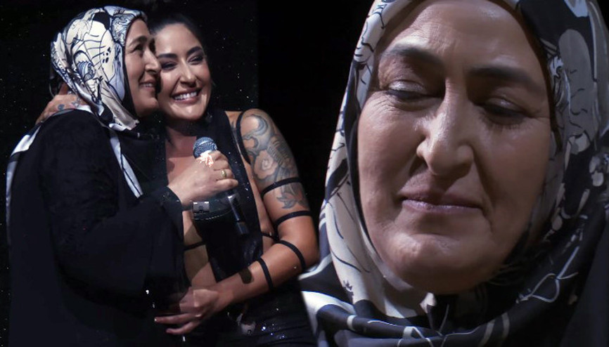 Anne-kız aynı sahnede Benim yapamadığımı yaptın... Seninle gurur duyuyorum kızım