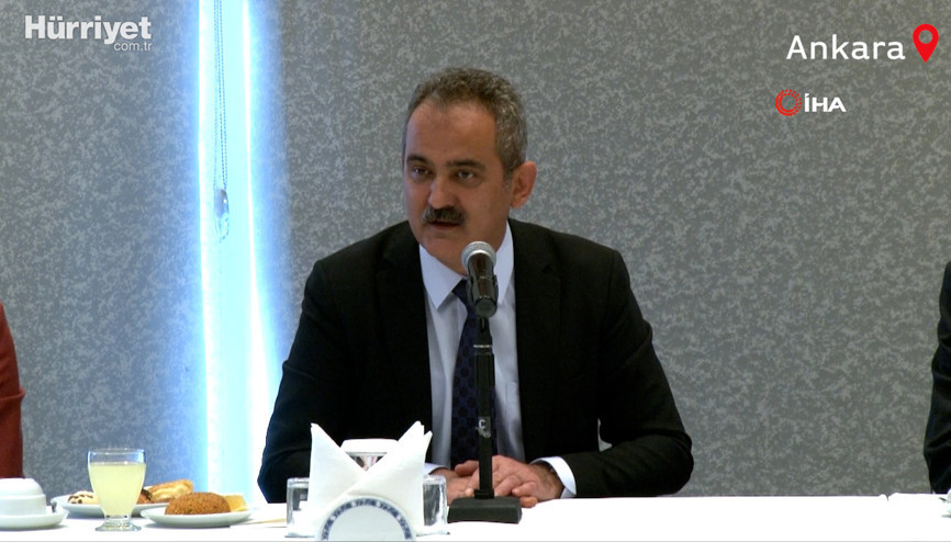 Bakan Özer, emekli öğretmenleri ziyaret etti