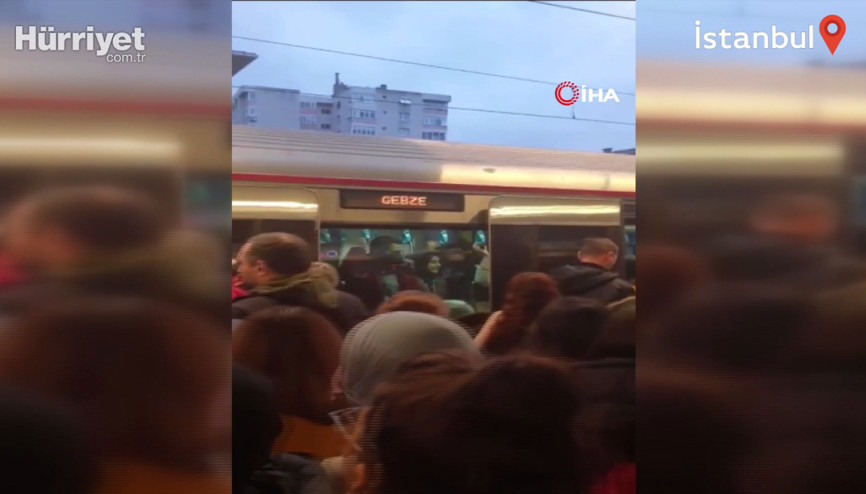 Marmaray’da seferler yapılamadı kalabalık oluştu