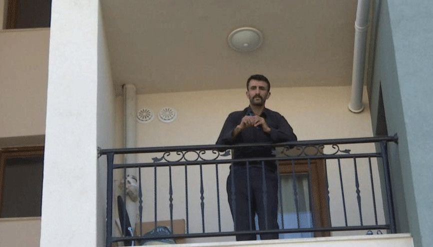 Evde mahsur kaldığı için işe gidemedi, çıkışının verileceğini öğrenince şoka uğradı