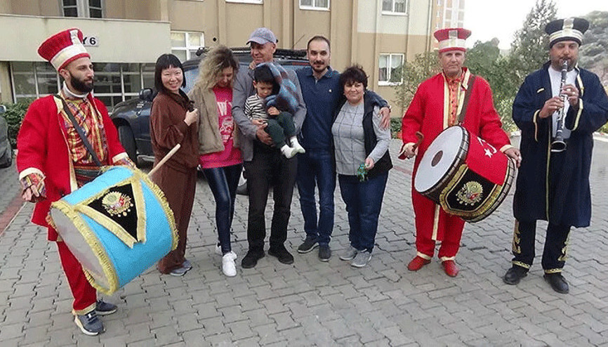Çinli gelin ve toruna mehter takımı sürprizi