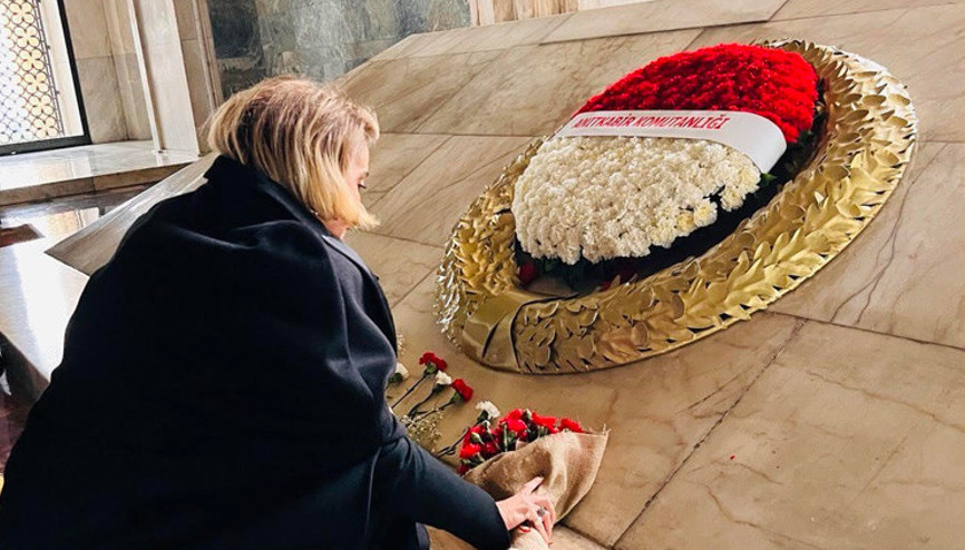 Sıla, Öğretmenler Günü’nde Anıtkabir’i ziyaret etti Sıla, Öğretmenler Günü’nde Anıtkabir’i ziyaret etti