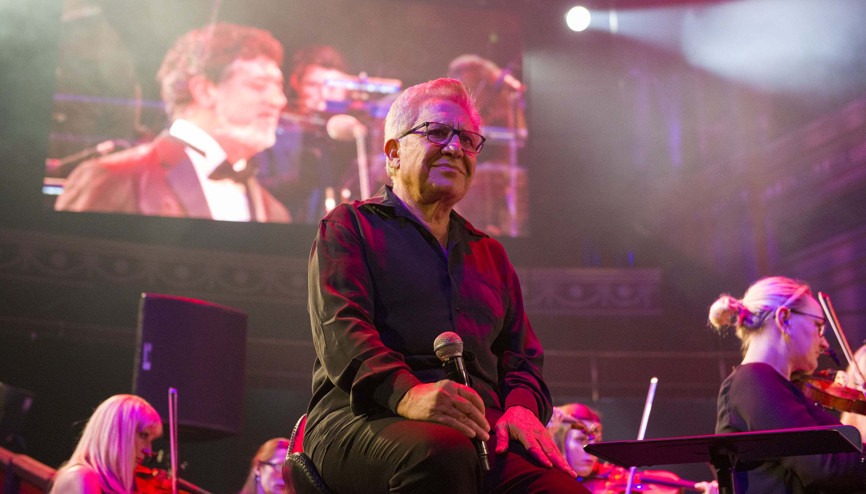 80 kişilik dev kadroyla konser verdi