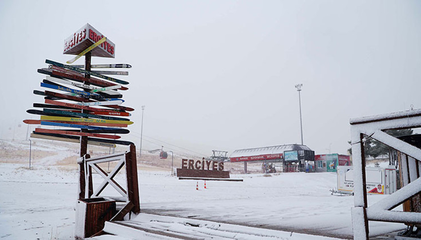 Erciyes beyaza büründü, kar kalınlığı 20 santimetreyi buldu