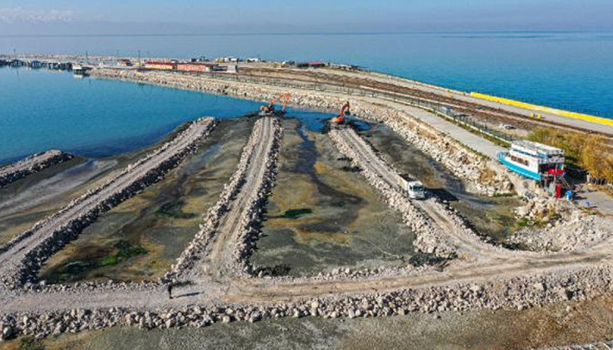 Van Gölünden 615 bin metreküp dip çamuru ve balçık çıkarıldı