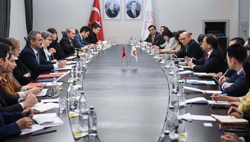 Bakan Özer ASEAN temsilcileriyle görüştü