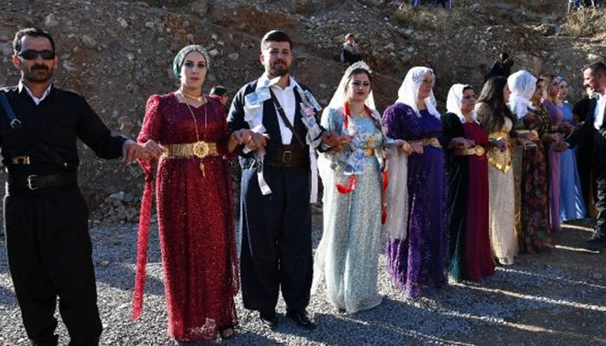 Şırnakta 5 bin kişilik aşiret düğünü: Takılan takı dudak uçuklattı
