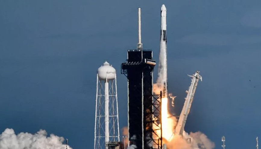 SpaceX, 4 tonluk kargo taşıyan Dragon kapsülünü uzaya gönderdi