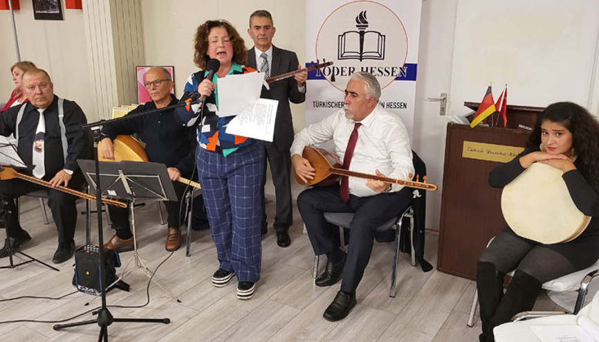 ‘Öğretmenler Günü’nü coşkuyla kutladılar