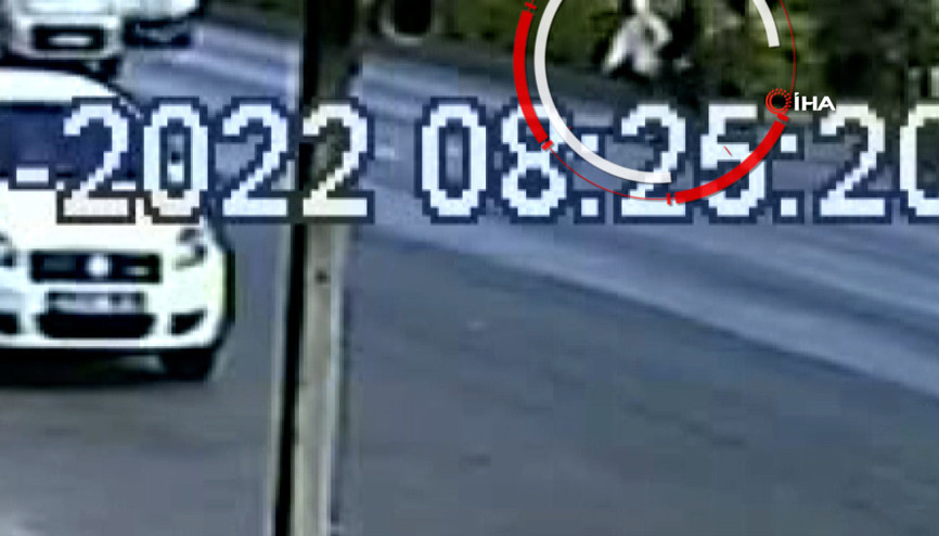 Kırmızı ışıkta geçen alkollü sürücü anne ve kızına çarptı