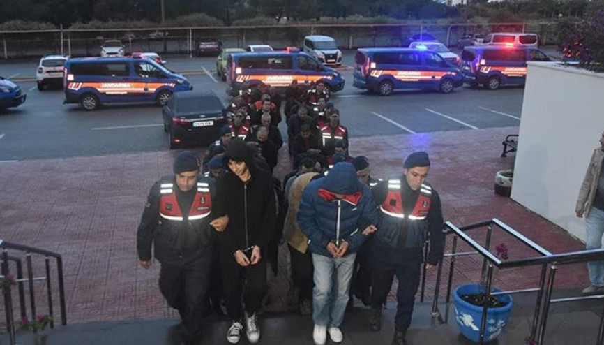 Sahte rezervasyonla 12 milyonluk vurgun yapan 25 şüpheli adliyede