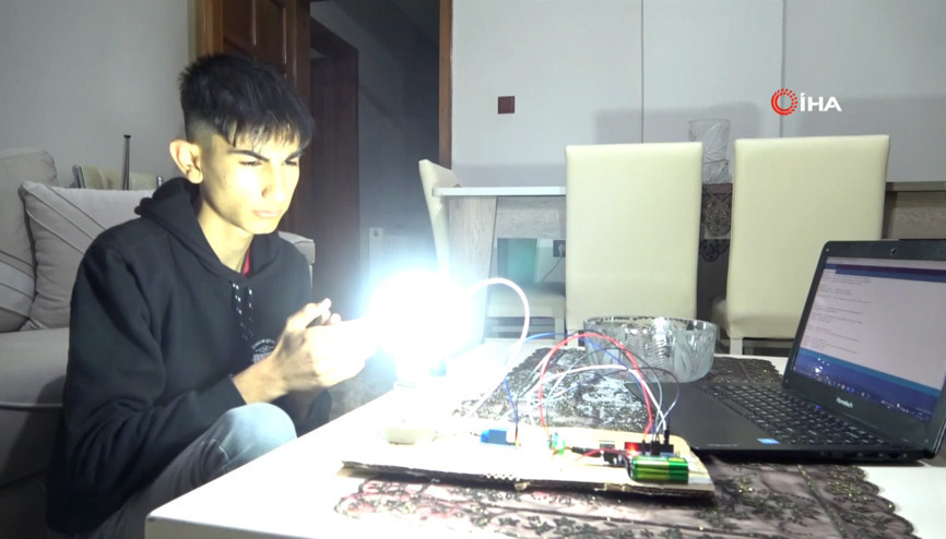 Lise öğrencisi, sese duyarlı lamba geliştirdi