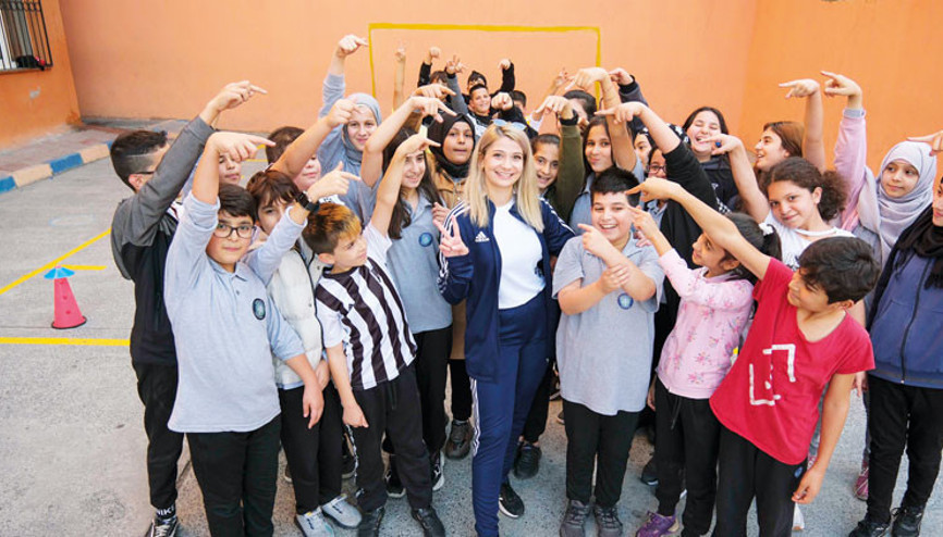 Öğretmenimiz karate şampiyonu