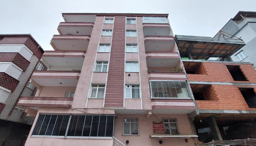 Küçükçekmece’de kolonu patlayan bina tahliye edildi Yıkım kararı verildi