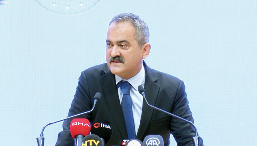 Bakan Özer: Yıl sonuna kadar dersliklerin yüzde 90ı etkileşimli tahta ile buluşacak