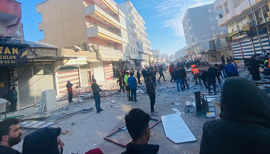 Son dakika... Şanlıurfanın Akçakale ilçesinde 5 katlı apartmanda kalorifer kazanı patladı: 6 yaralı