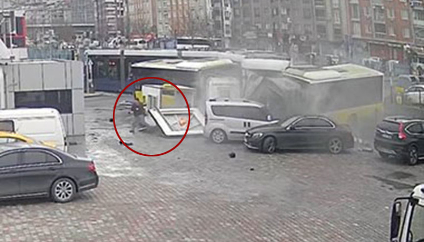 Son dakika... İstanbulda tramvay ile İETT otobüsü çarpıştı: 33 yaralı