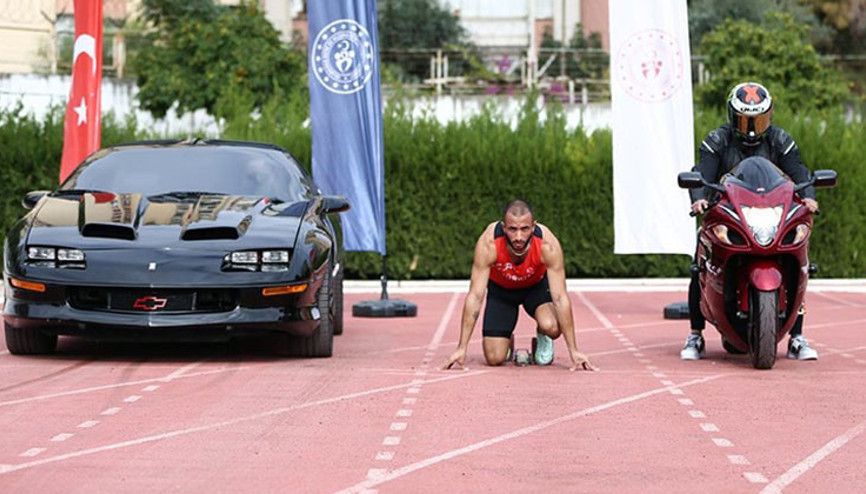 Milli atlet, spor otomobil ve motosikletle yarıştı