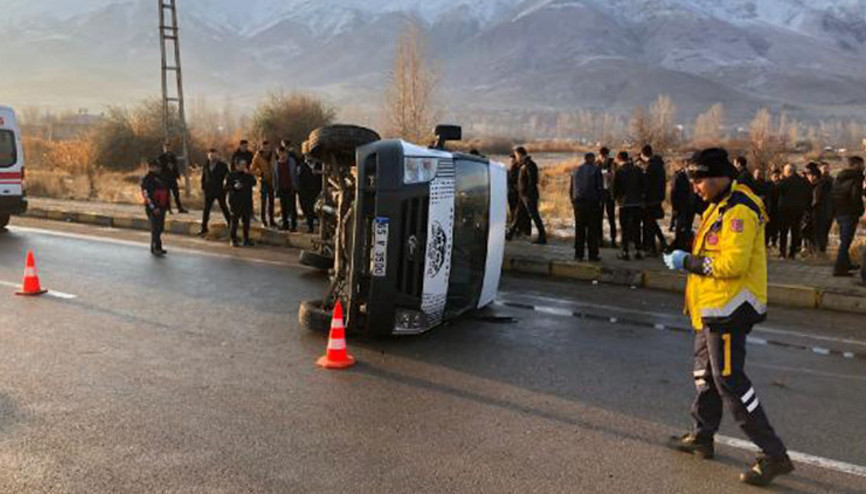 Vanda okul servisi devrildi: 11 öğrenci yaralı