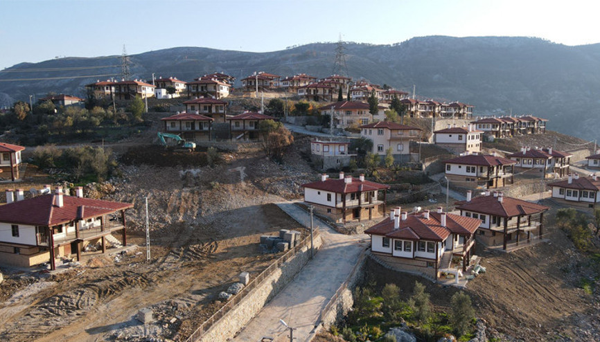 TOKİ yanan 64 evi yeniden inşa etti