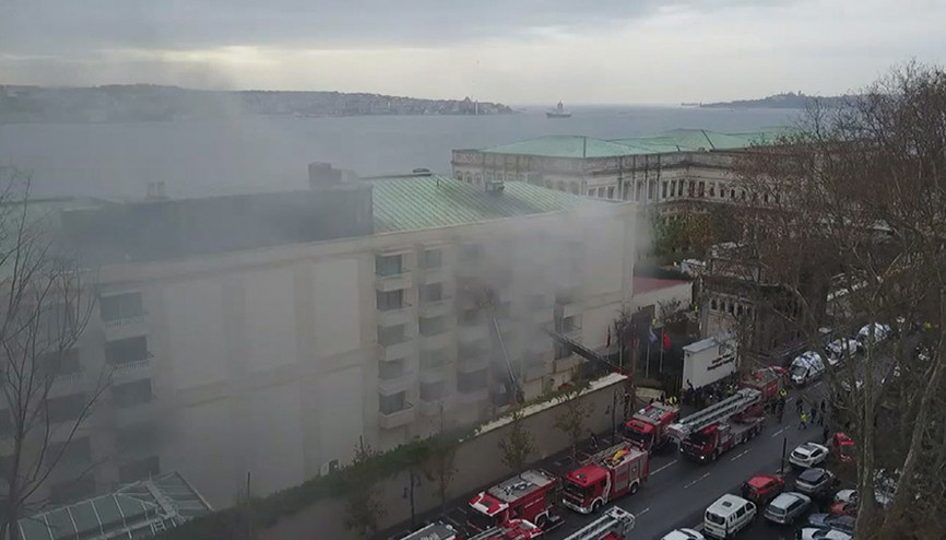 Çırağan Sarayının otel bölümünde çıkan yangından fotoğraflar