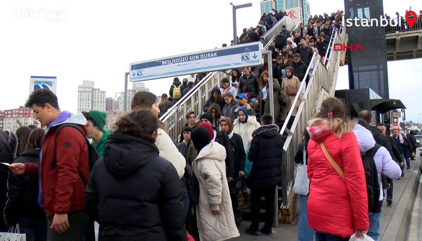 TÜYAP Kitap Fuarı kalabalığı: Sanki bütün İstanbul buraya geliyor gibi