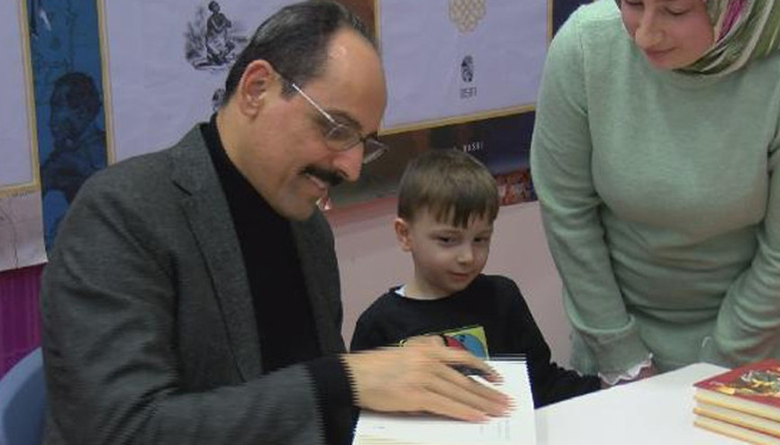 Cumhurbaşkanlığı Sözcüsü İbrahim Kalın TÜYAPta okurlarıyla buluştu Cumhurbaşkanlığı Sözcüsü İbrahim Kalın TÜYAPta okurlarıyla buluştu