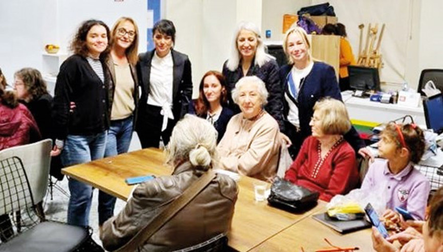 Gençlerden büyüklere dijital eğitim