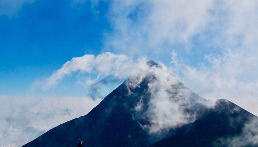 Guatemaladaki Fuego Yanardağında patlama