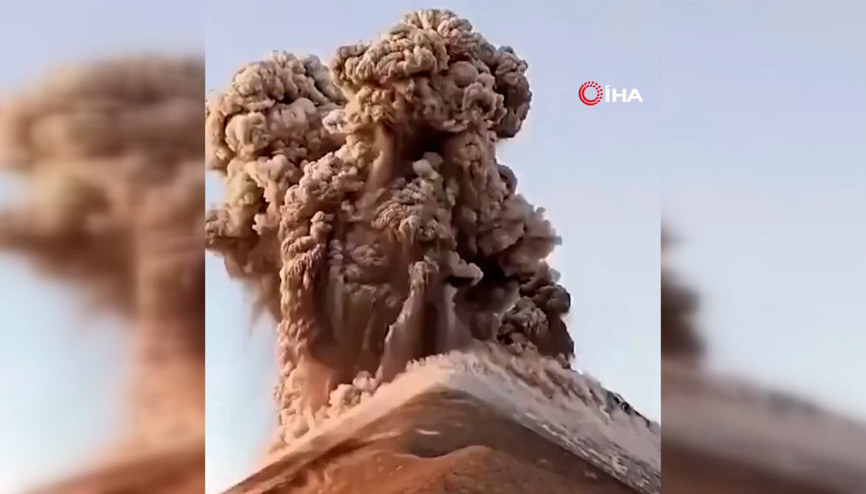 Guatemaladaki Fuego Yanardağında patlama anı kamerada