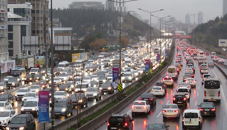 İstanbulda yağmur trafiği Yoğunluk yüzde 75e kadar çıktı