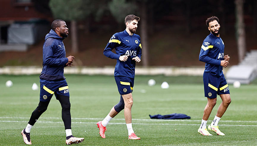 Fenerbahçeye Luan Peres müjdesi Altay Bayındır ve Nazım... Fenerbahçeye Luan Peres müjdesi Altay Bayındır ve Nazım...