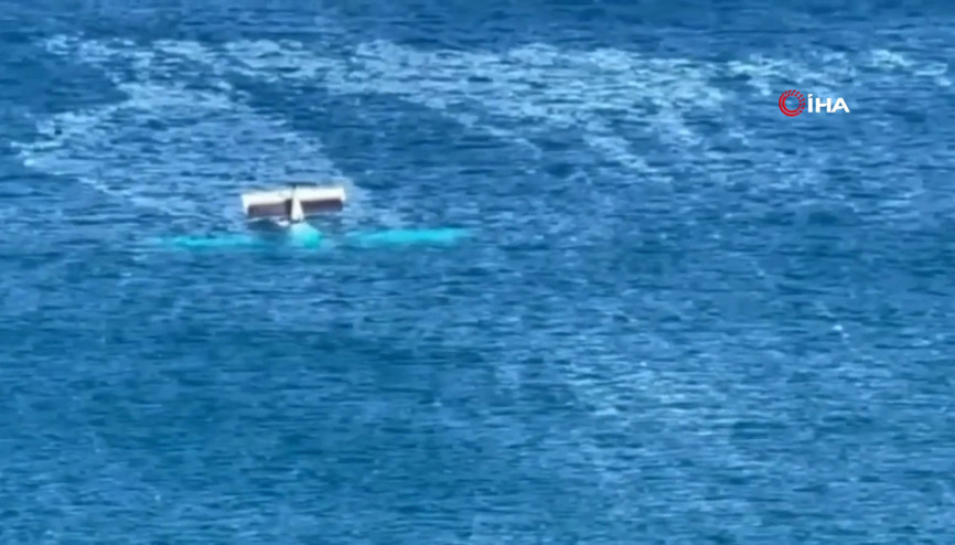 Girit açıklarında küçük uçak denize düştü: 1 ölü