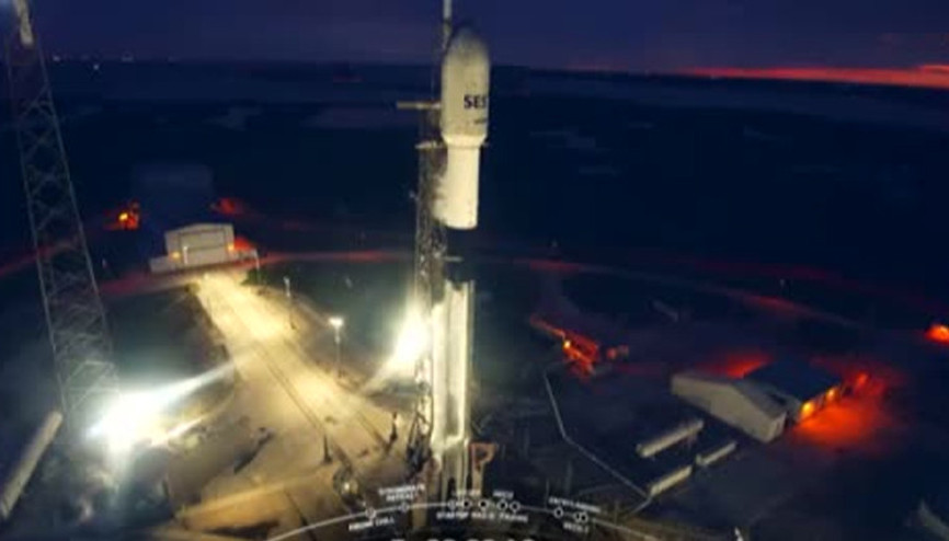 2 internet uydusu Falcon-9 roketi ile yörüngeye fırlatıldı