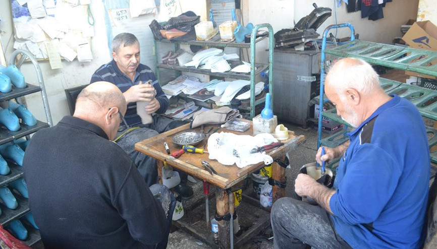 Ayakkabı atölyeleri emeklilere kaldı Ayakkabı atölyeleri emeklilere kaldı