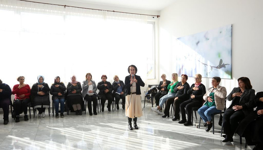 Dilden dökülmeyenler bedenden dökülüyor