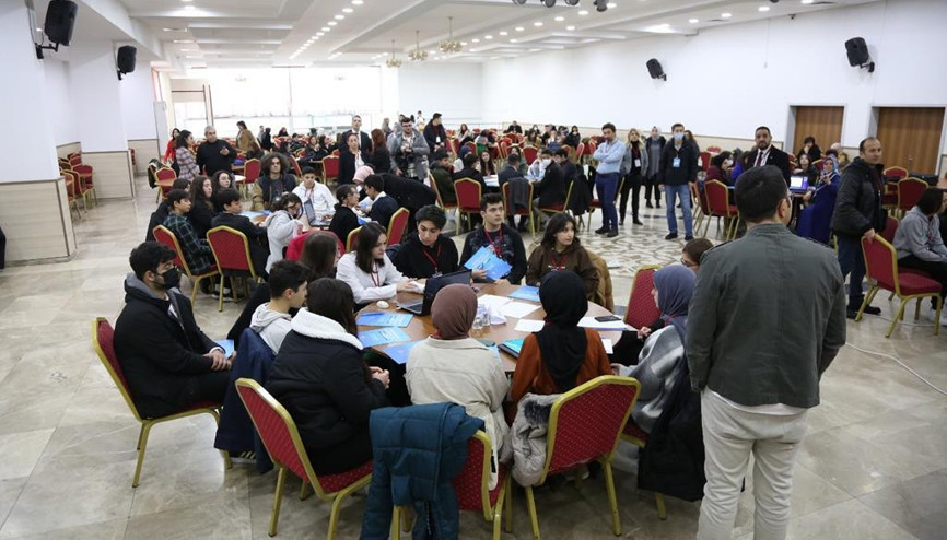 Sosyal medya mecraları umutsuzluk pompalıyor